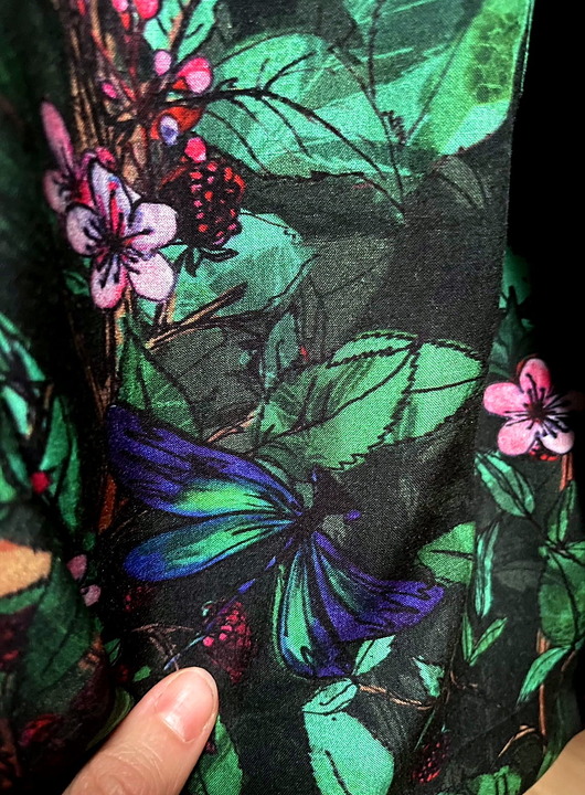 apaszki APASZKA / szal / chusta autorski print MALINY i ważki (100% wiskoza)