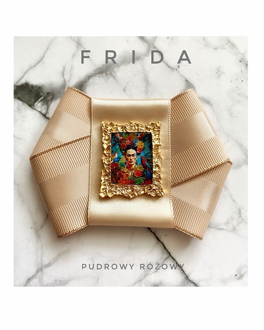 broszki Nowa Kolekcja  Brosz FRIDA  z miniaturowym obrazem