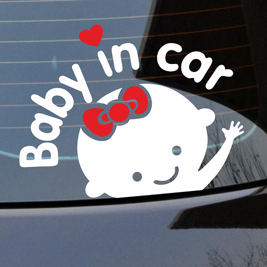 Naklejka na Auto BABY IN CAR Dziewczynka trochę na ścianę