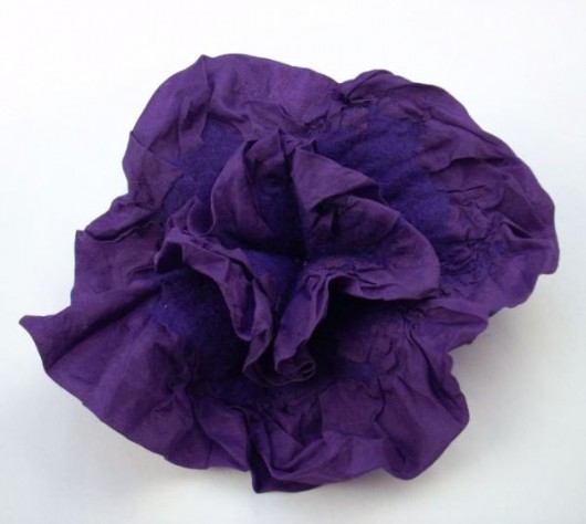 Jedwabnofilcowa Broszka - La Mauve filcant