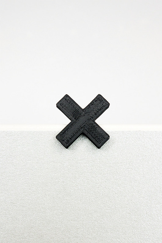 XO - Kolczyk Czarny - X Paula Szarejko