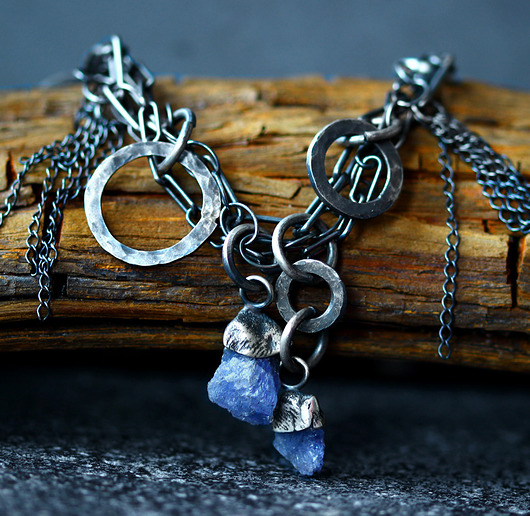 bransoletki z kamieni naturalnych Awangardowa oksydowana bransoleta z dwoma tanzanitami