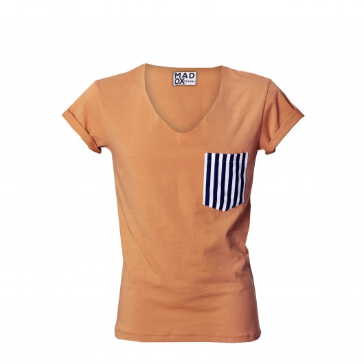 Camelowy t-shirt z kieszonką w paski. Madox design