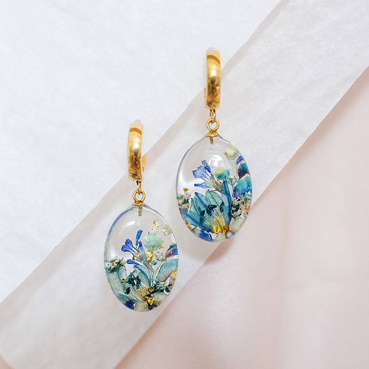 kolczyki z żywicy Kolczyki z kompozycją kwiatową