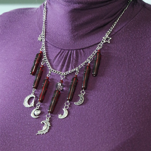 naszyjniki - inne Naszyjnik - Magia księżyca - łańcuszek, bordo