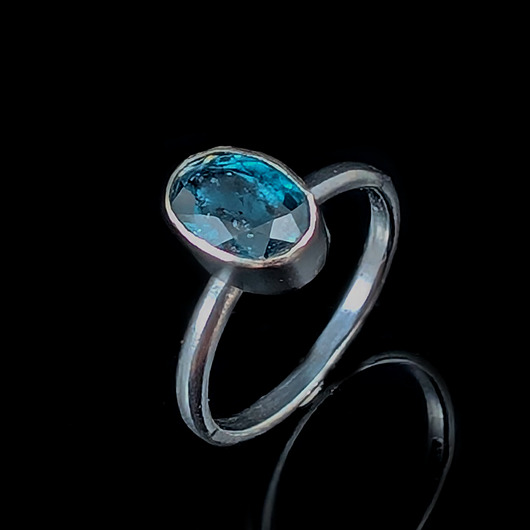 pierścionki srebrne Pierścionek Subtelny ze świetlistym kyanitem