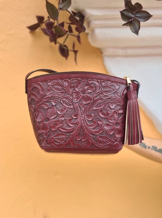 torby na ramię Torebka skórzana ręcznie rzeźbiona Camila Wiśniowa skóra naturalna