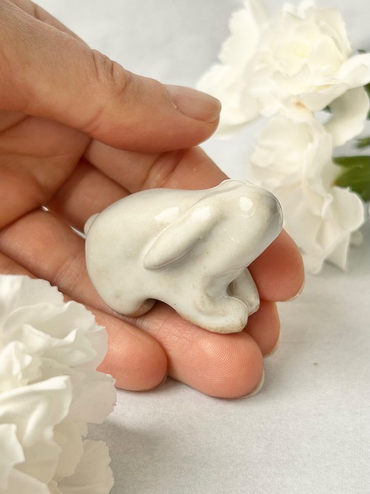 ozdoby wielkanocne Biały króliczek - ceramiczna miniaturowa figurka