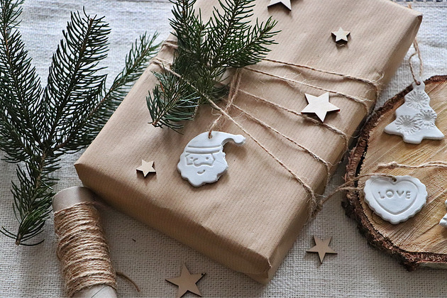 dekoracje świąteczne Zawieszka prezentowa z glinki nr7