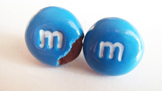 niebieskie m&m , jeden cały jeden nadgryziony Piecuchowo