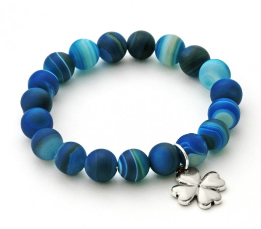 bransoletki z kamieni naturalnych Mat agate with clover pendant in blue.