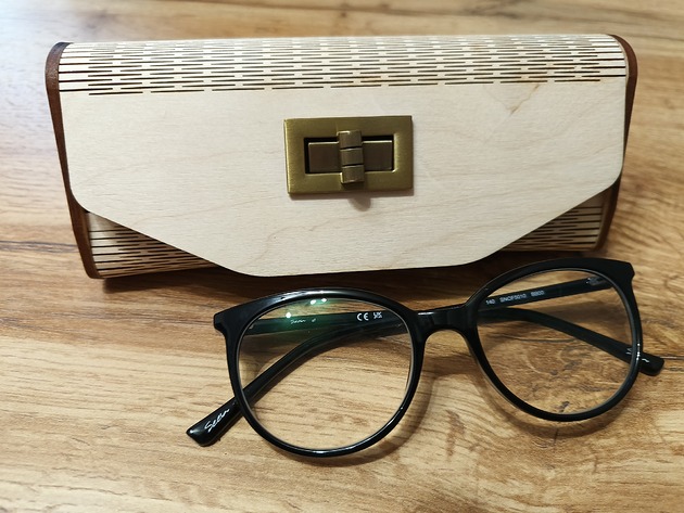 torebki mini Drewniane etui na okulary