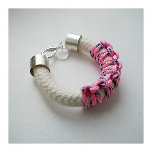 Ecru.Pink.Blue Gravika