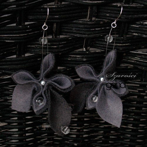 a nocą znów płakałaś..szare - Biżuteria Autorska FlowerFelt Design