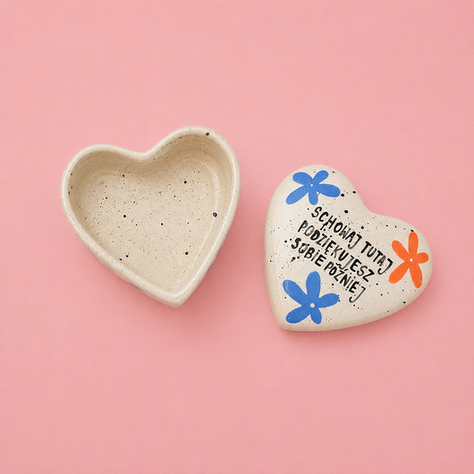 pojemniki na biżuterię Ceramiczny pojemniczek w kształcie serca ułatwiający codzienne życie