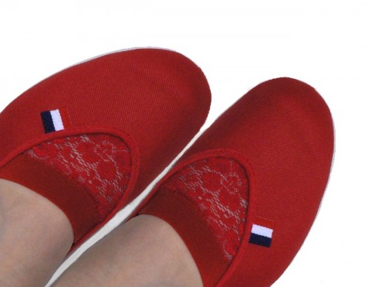 hiszpańskie koronki Czarna Biedronka