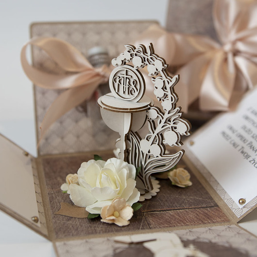 kartki na komunię Pamiątka Pierwszej Komunii exploding box kartka 3d