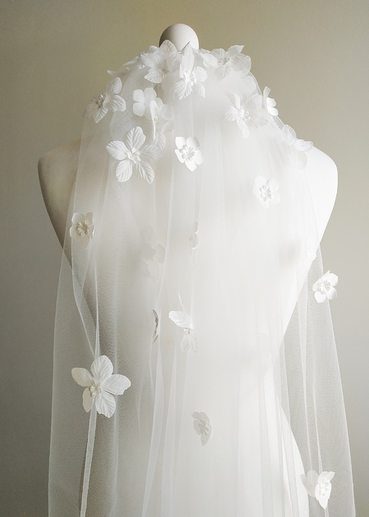 Ślubne ozdoby do włosów Romantyczny welon ślubny Flora z kwiatami 3D off white