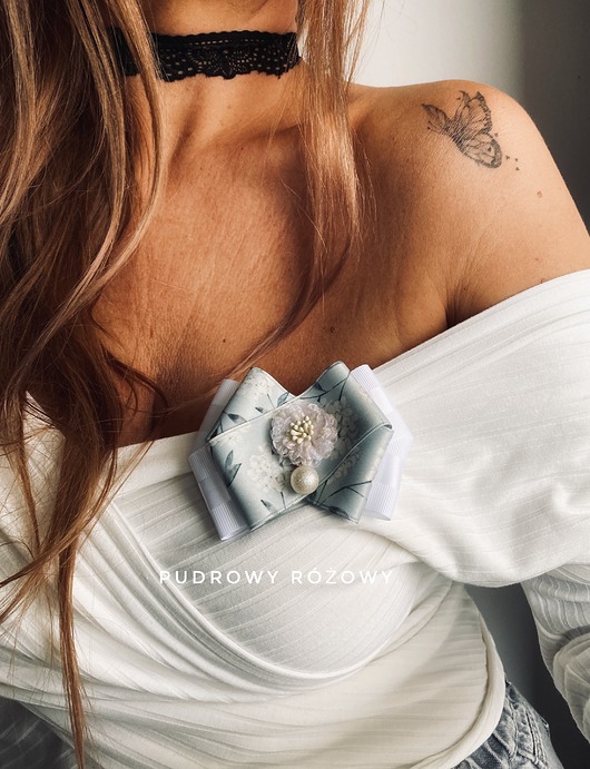 broszki Brosza z kolekcji SOFT z satynowymi wstążkami kwiatowymi New