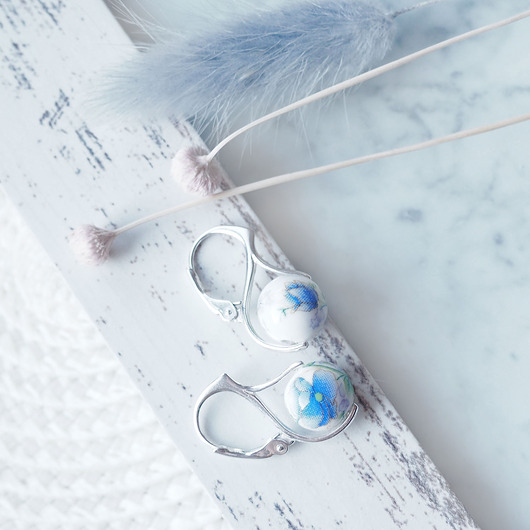 kolczyki srebrne SREBRNE KOLCZYKI Z ceramicznymi kulkami w kwiaty