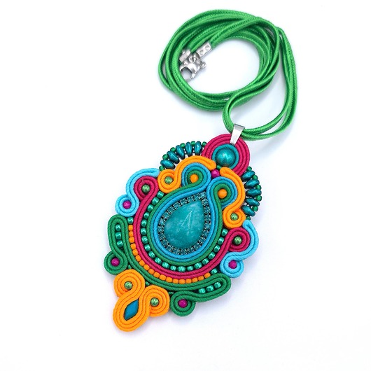 wisiory Jade wisior sutasz kolorowy barwny w stylu indyjskim z jadeitem