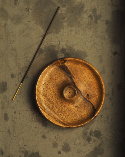 Podstawki pod kadzidełka Orzechowe podstawki pod kadzidełko