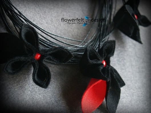 Czarne z Czerwonym  -Biżuteria Autorska FlowerFelt Design