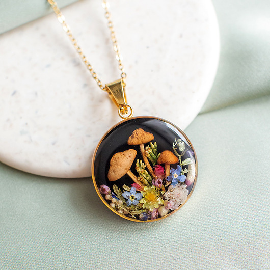 wisiory Naszyjnik z leśną kompozycją