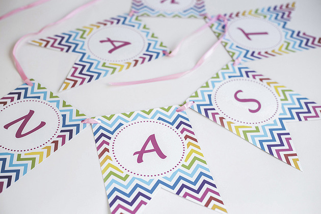 akcesoria dziecięce - różne Girlanda urodzinowa personalizowana TĘCZA zygzaki