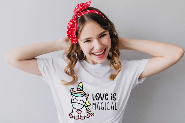 t-shirty dla dziewczynki Koszulka dziecięca z nadrukiem Love is magical