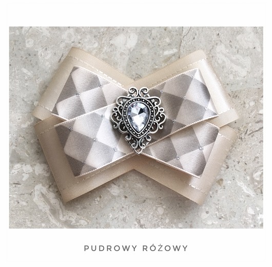 broszki Brosza z trójwymiarową wstążką z diamencikami New