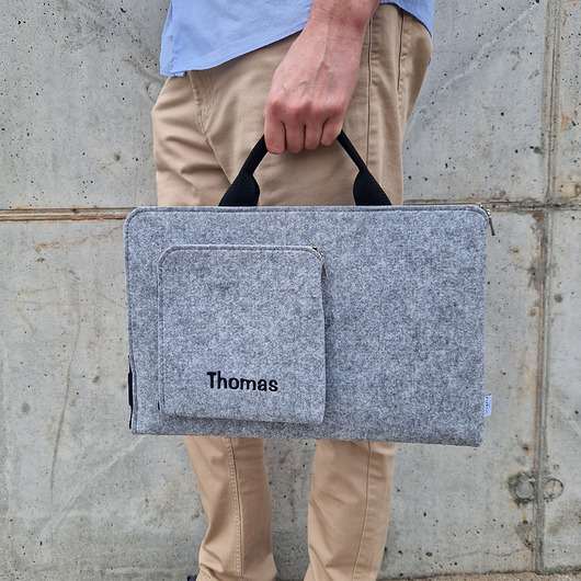 etui na laptopa Personalizowane etui na laptopa Z RĄCZKĄ czarny zamek