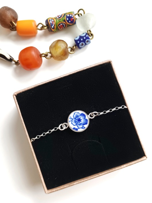 bransoletki ceramiczne Bransoletka z kobaltowym kwiatkiem