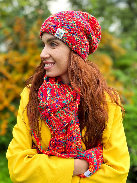 czapki damskie Czapka ręcznie robiona MERINO 50% EXPLORER ,,Czerwienie"