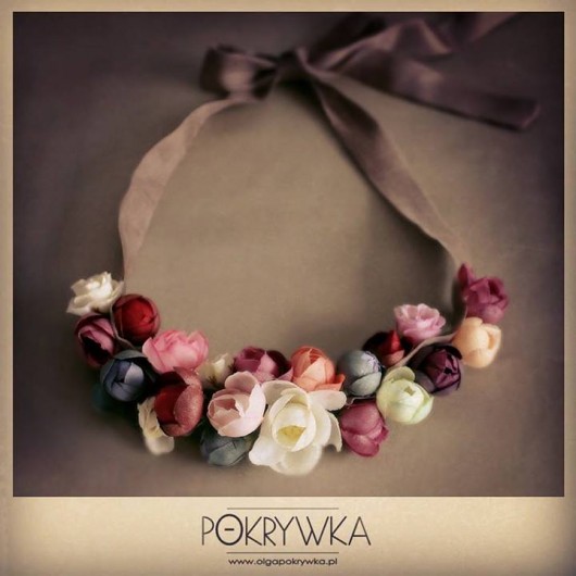 Różana kolia - Roses Collection Olga POKRYWKA