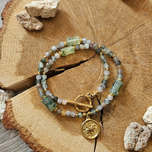 chokery Choker z kwarcem, frenitem i zawieszką