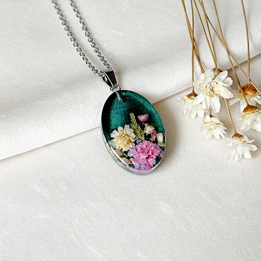 naszyjniki - inne Zielony naszyjnik z kwiatami