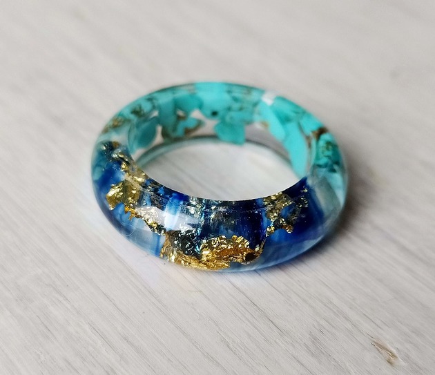 pierścionek z żywicy Pierścionek z żywicy i turkusu PÓŁBŁĘKIT