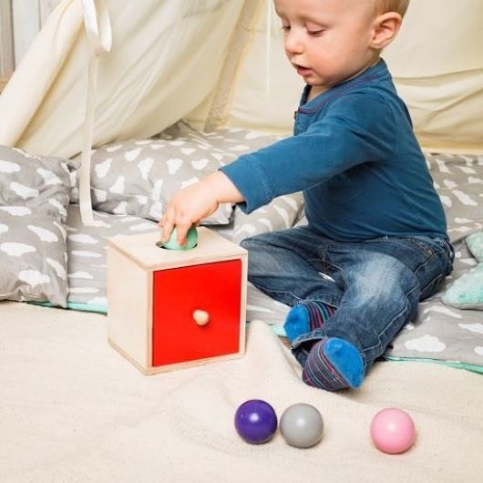 klocki i zabawki drewniane Szufladka Montessori - Kulka czerwona