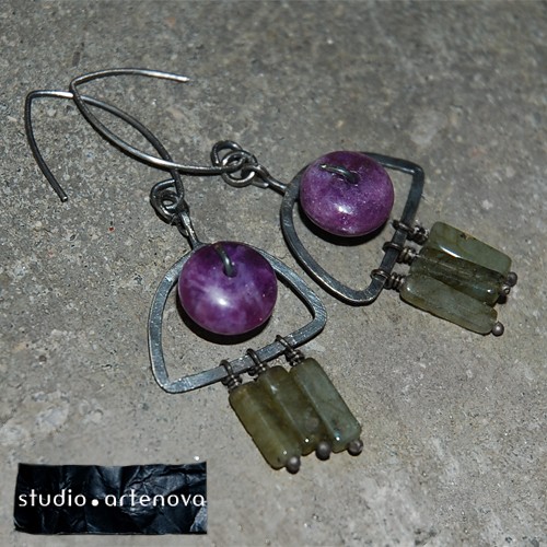 sugilit na nóżkach labradorytu * ki 00083 studio artenova