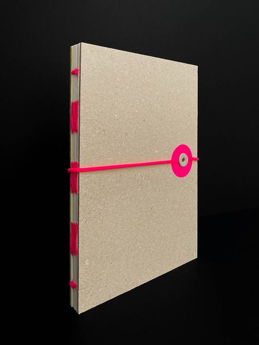 notatniki i albumy Notes gładki zamykany na gumkę Fluo Pink