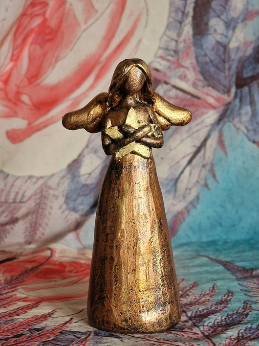 figurki i rzeźby Rzeźba z gipsu Anioł Światła złoty wys. 13,4 cm