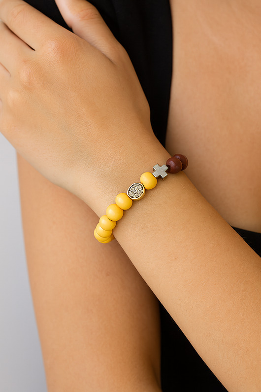 bransoletki drewniane Brązowo żółta bransoletka, krzyżyk, różaniec na rękę, drewno