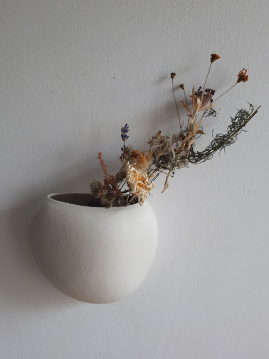 wazonik naścienny szeroki  porcelana naniby
