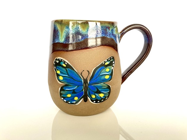 Kubek ręcznie malowany- motyl. NG Autorska bizuteria ceramiczna