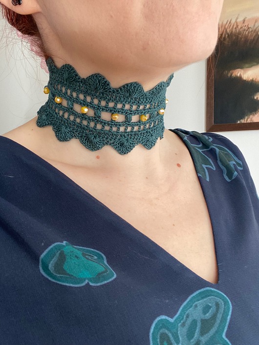 chokery Zielony szydełkowy choker z żółtymi koralikami