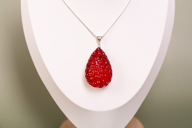 wisiory Wisiorek truskawka bursztyn bałtycki barwiony