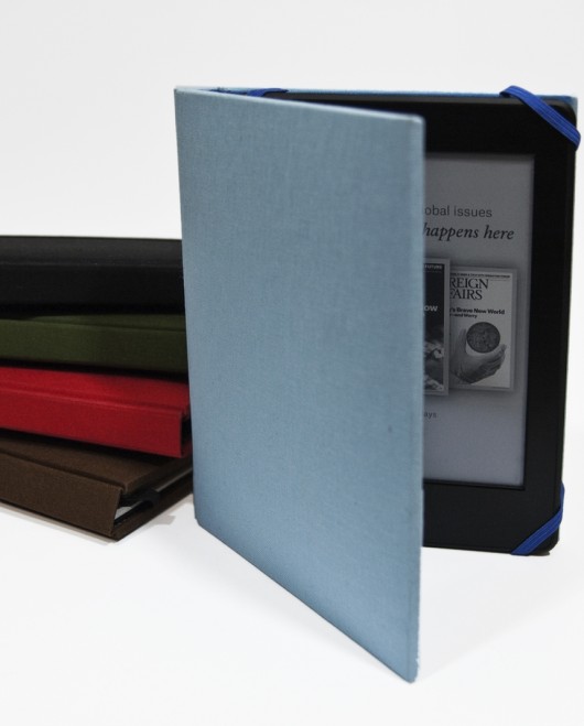 Okładka Kindle. Wygląda jak książka, niebieska Prohiberi