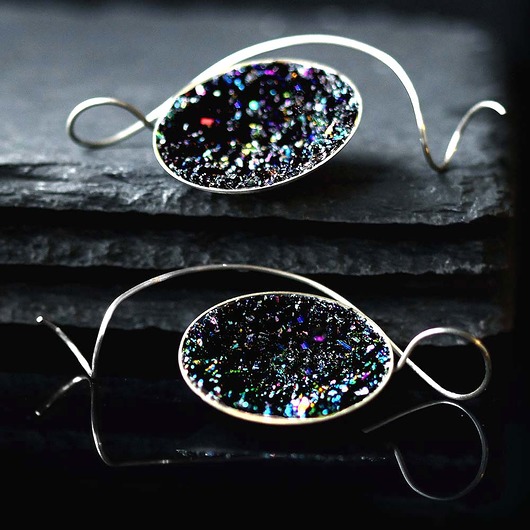 kolczyki wire wrapping Efektowne kolczyki z druzami czarnego minerału