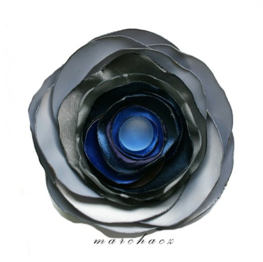 Semi-matte blue Manufaktura broszki